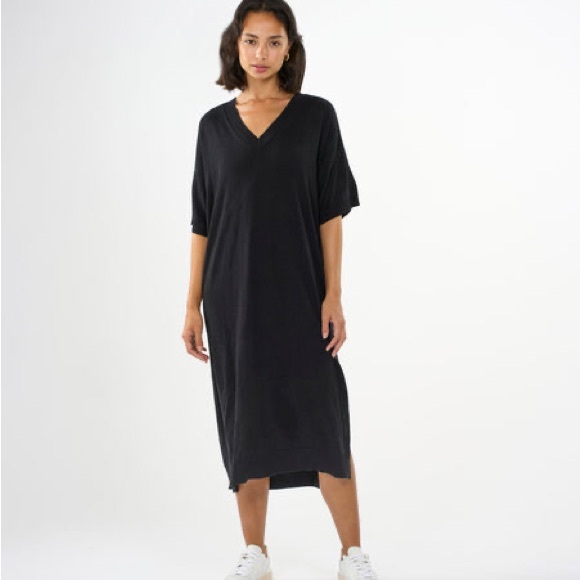 cos oversized v-neck wool dress COS ATELIER + The V-Neck Linen Maxi Dress